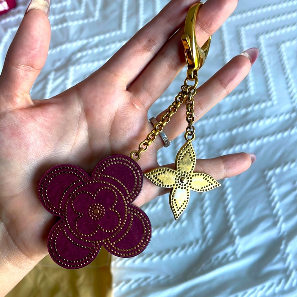 Free w/ Purchase of Alma GM Louis Vuitton Keychain